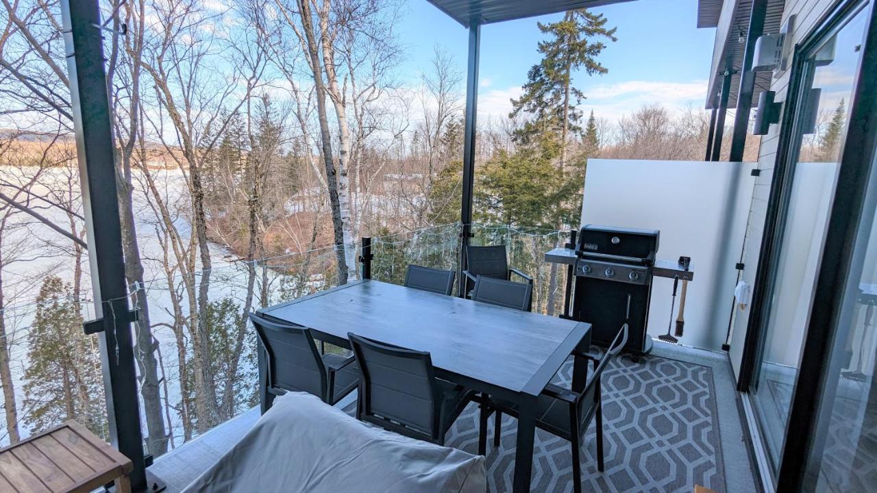 Le Riverain - Condo Neuf Au Bord De L'Eau Shawinigan Bagian luar foto